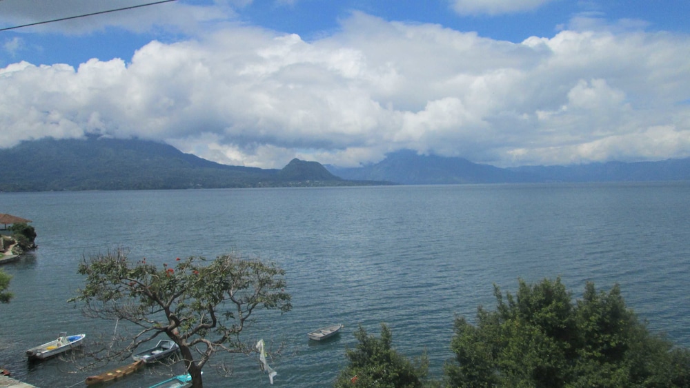 Panoramic Studio Suite, Multiple Beds, Fireplace, Lake View photo 2