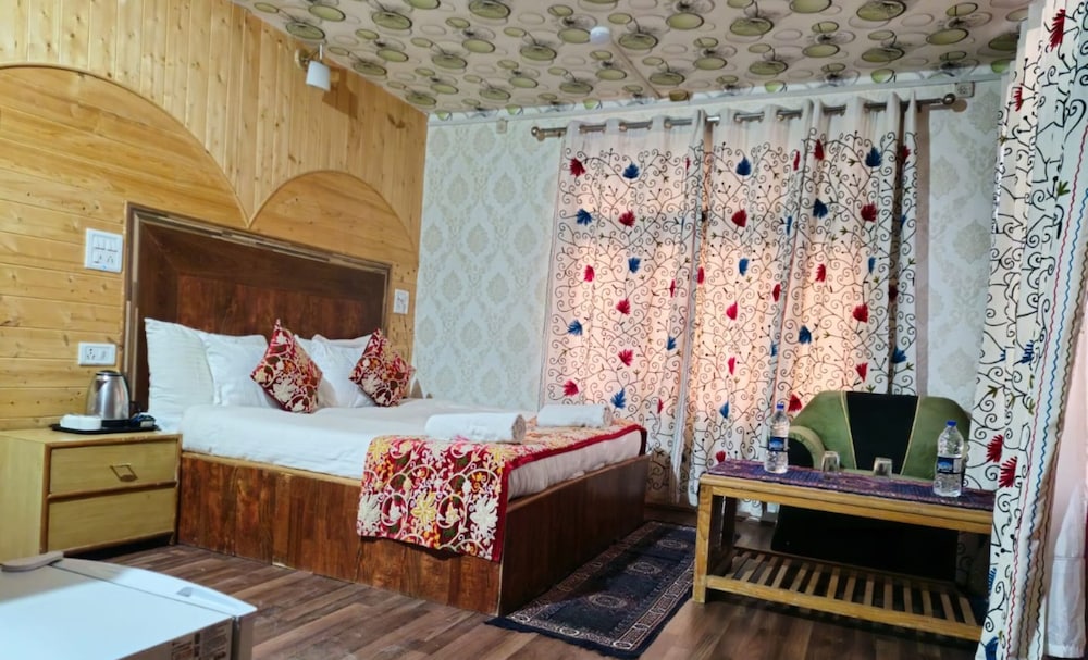 Deluxe Double Room, City View photo 3