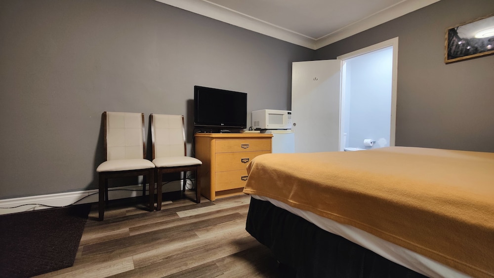 Signature Room, 1 King Bed, Non Smoking photo 3