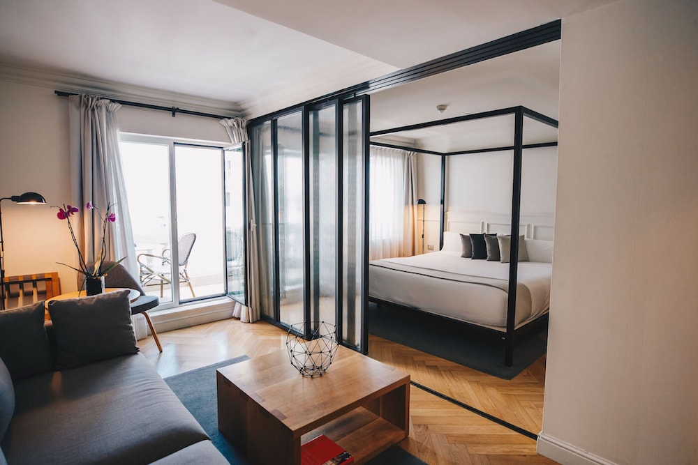 Luxury Suite, City View (High floor) - Photo 8