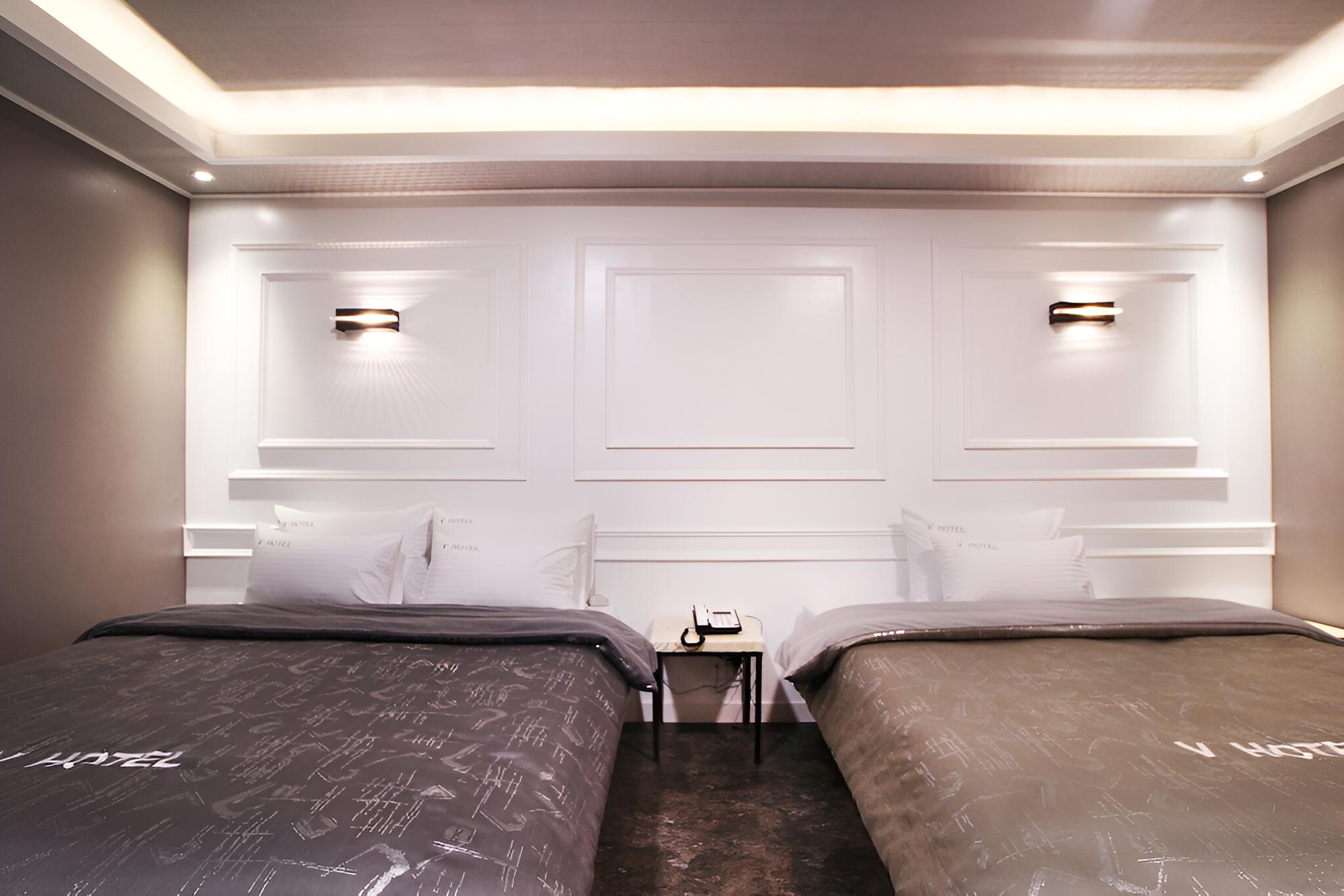 Room (Twin (PC)) - Photo 1