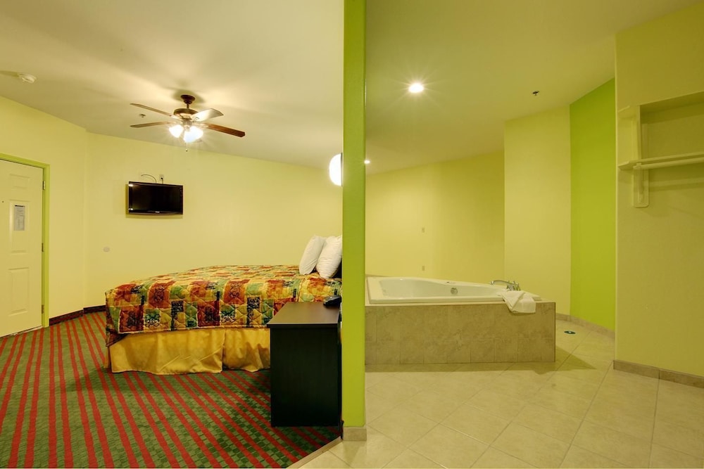 Suite, Non Smoking, Jetted Tub photo 1