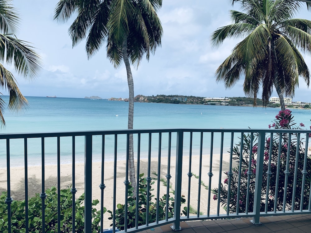 Beachfront Premium Double Bed Room - Photo 9