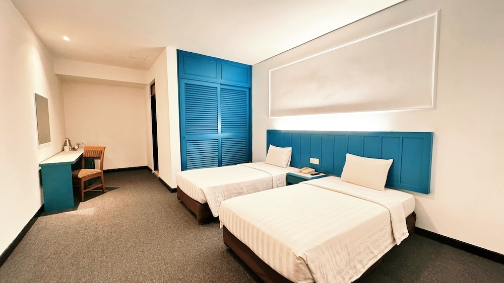 Deluxe Twin Room, 2 Twin Beds, No Windows photo 1