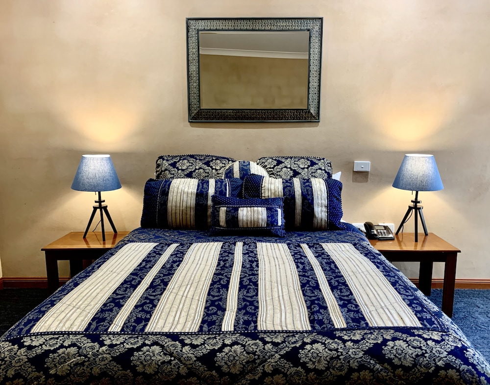 Room, 1 Queen Bed with Sofa bed (Accessible) photo 2