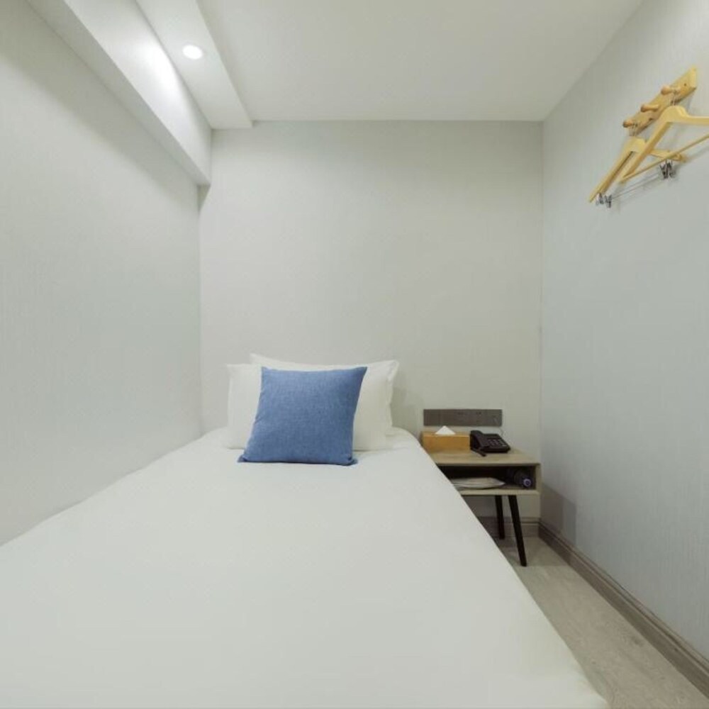 Basic Single Room, Non Smoking, No Windows