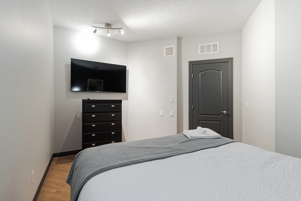 2 Bedroom Suite, Kitchen with Living room photo 3