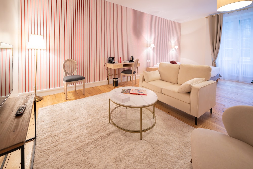 Premium Room - Photo 7