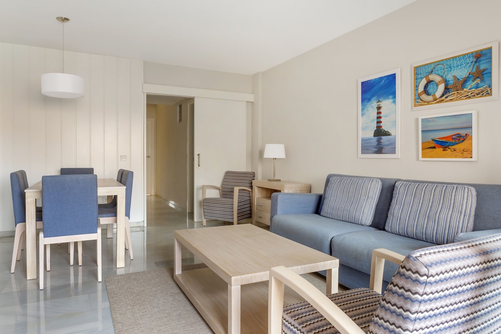 Apartment, 2 Bedrooms - Photo 1