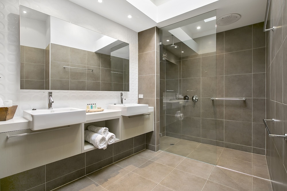 Premium Suite 2, Non Smoking, Balcony, Fireplace (Upper Suite 2 - View) photo 3