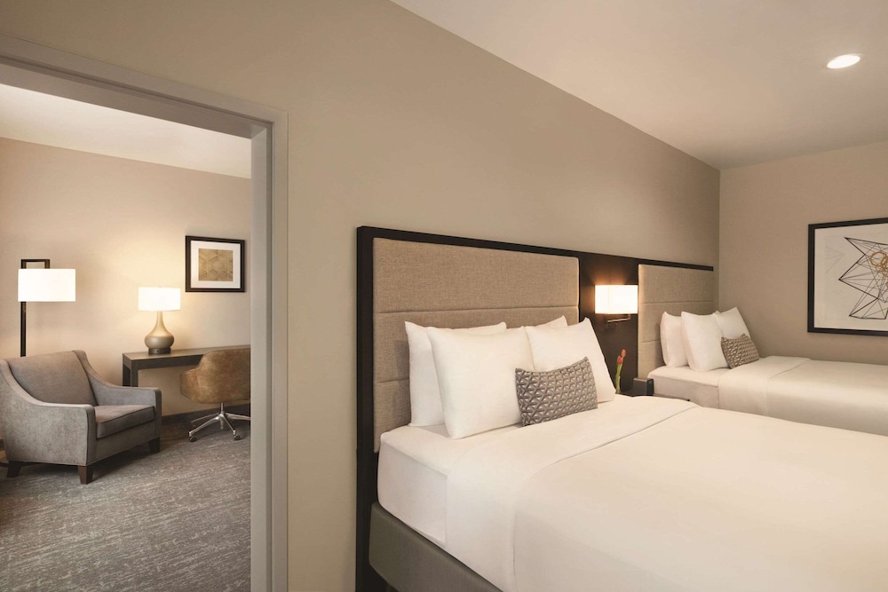 Suite, Multiple Beds, Non Smoking - Photo 3