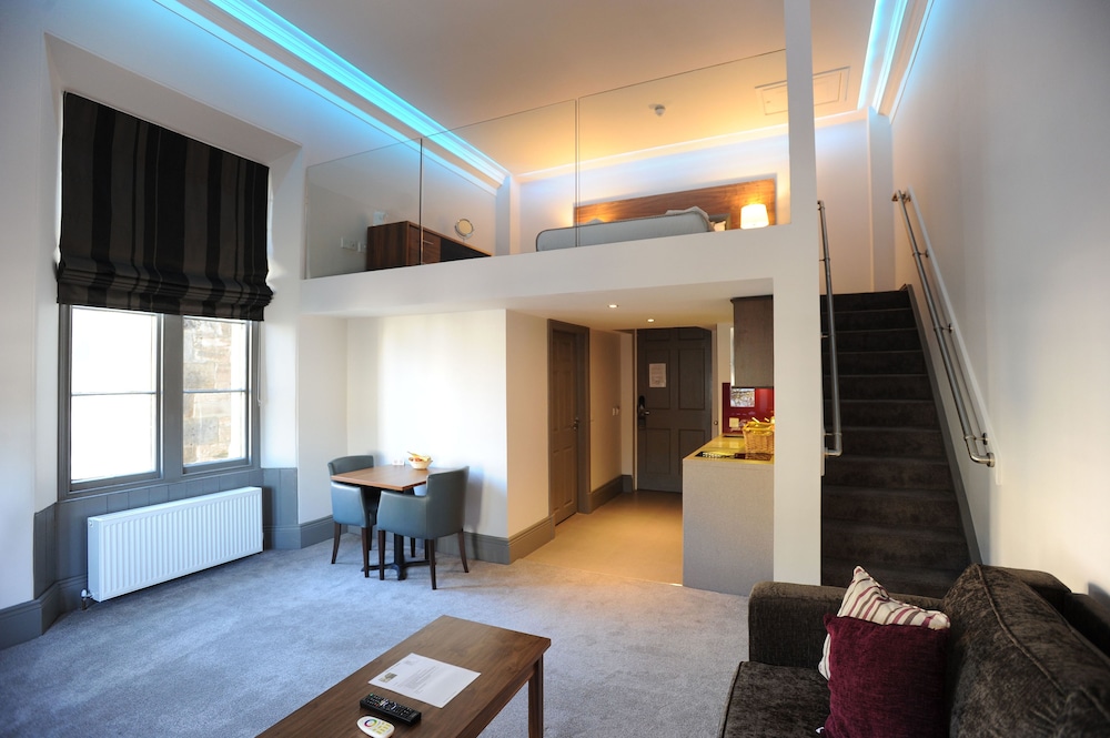 Deluxe Suite, 1 Bedroom (Duplex - Sofa bed for 3 only) photo 3