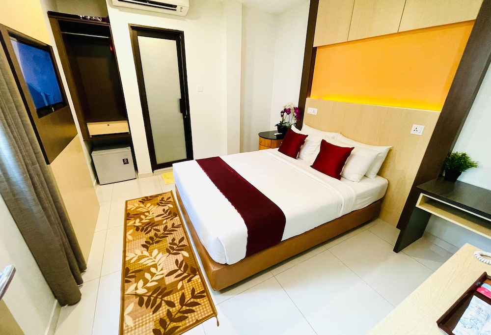 Deluxe Room, 1 Queen Bed photo 1