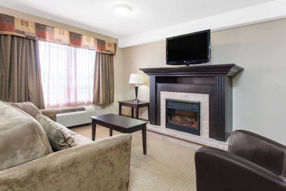 Suite, 1 King Bed, Non Smoking - Photo 7