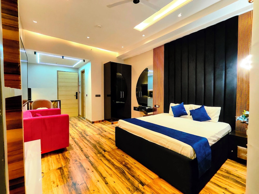 Luxury Suite, Balcony, Corner