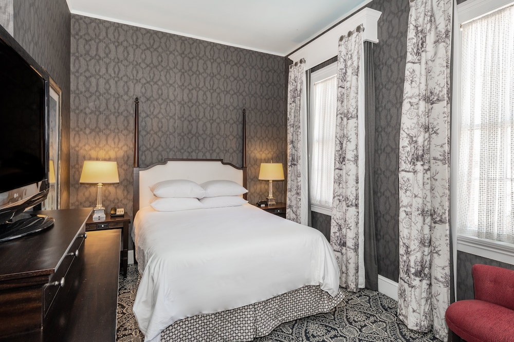 Room, 1 Queen Bed (Robert Johnson) - Photo 2