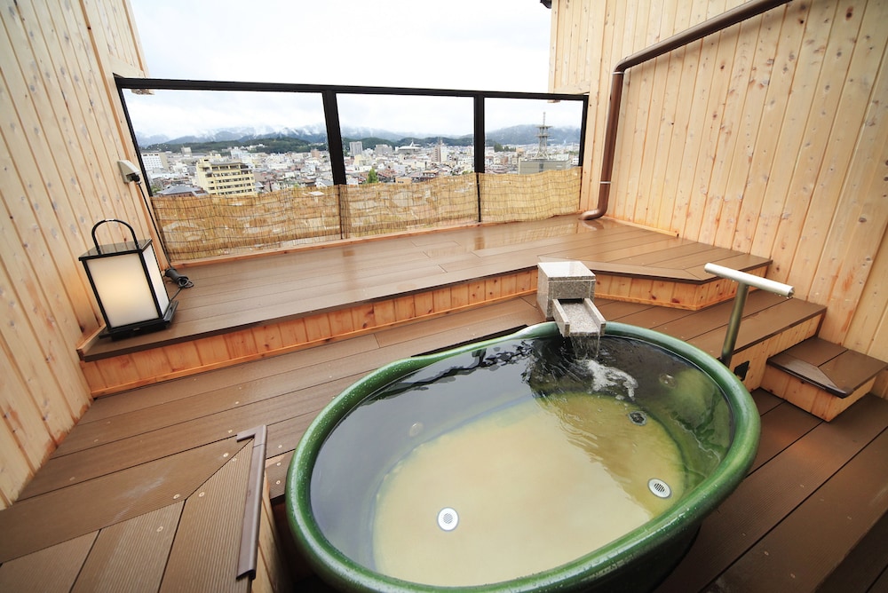 Japanese Style Room with Private Open-air Bath, City View photo 3