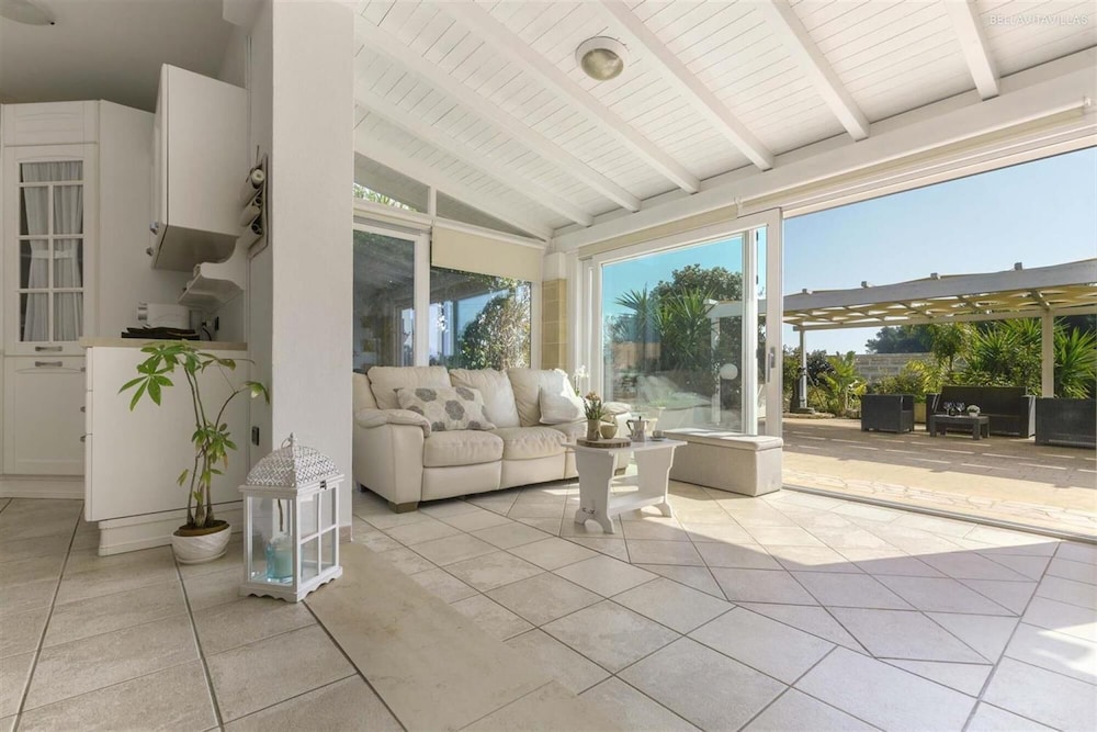 Villa photo 1