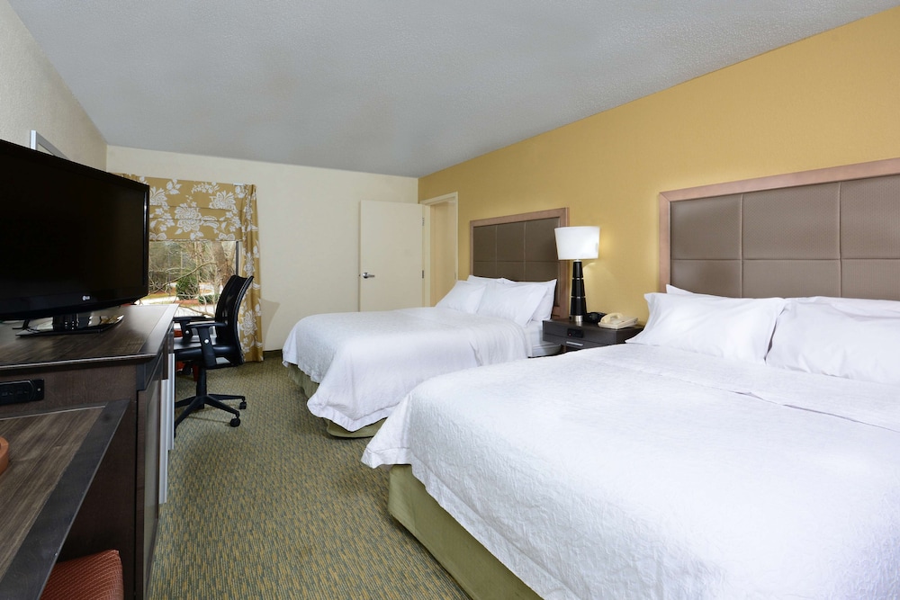Room, 2 Queen Beds, Accessible, Non Smoking (Roll-in Shower) - Photo 3