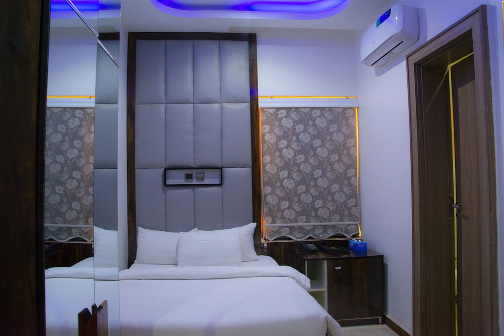 Deluxe Single Room