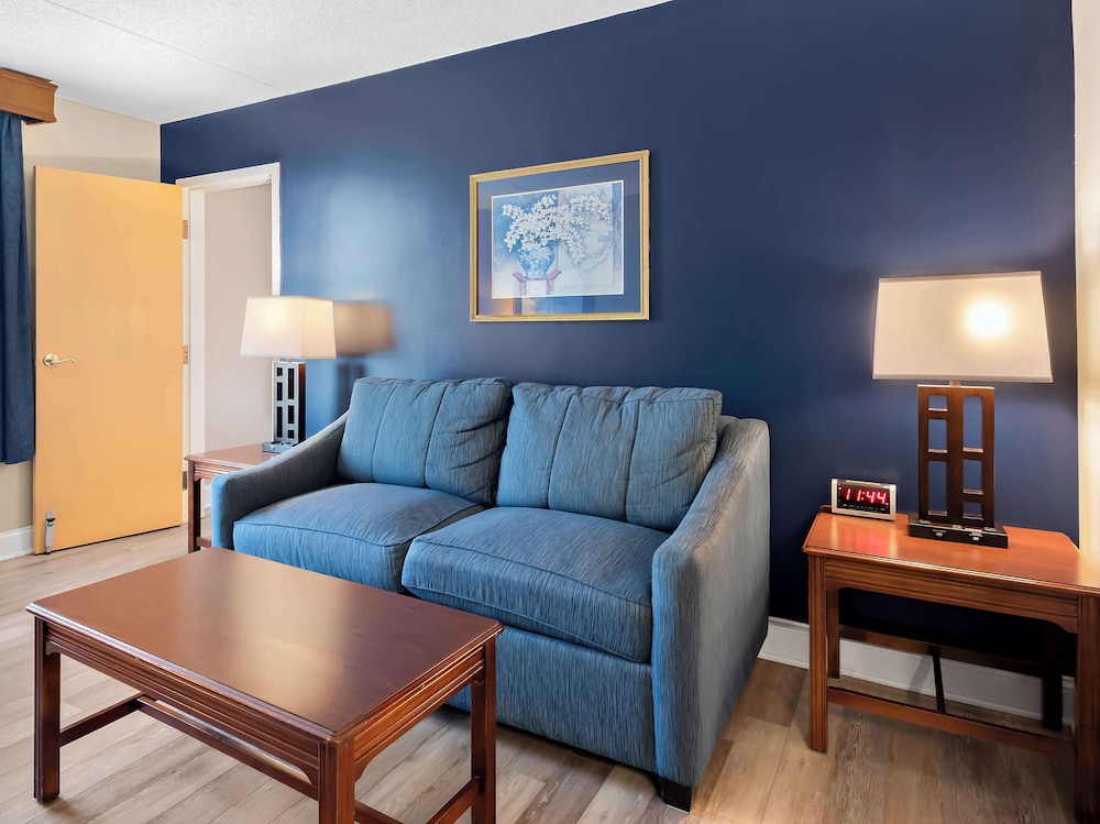Suite, 2 Queen Beds, Non Smoking, Refrigerator (Larger Room) - Photo 1