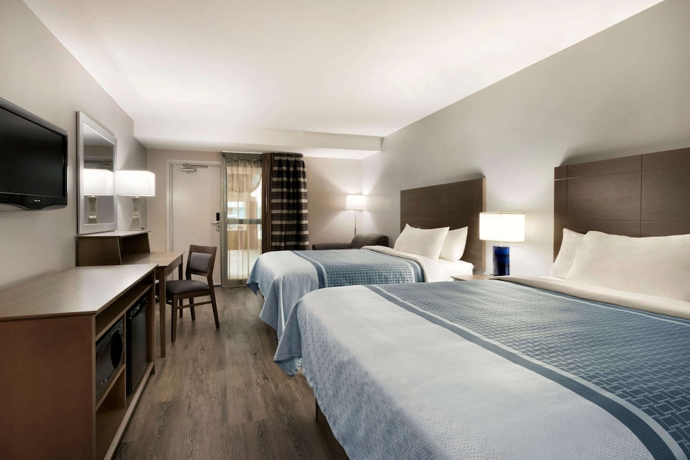 Room, 2 Queen Beds, Non Smoking - Photo 2