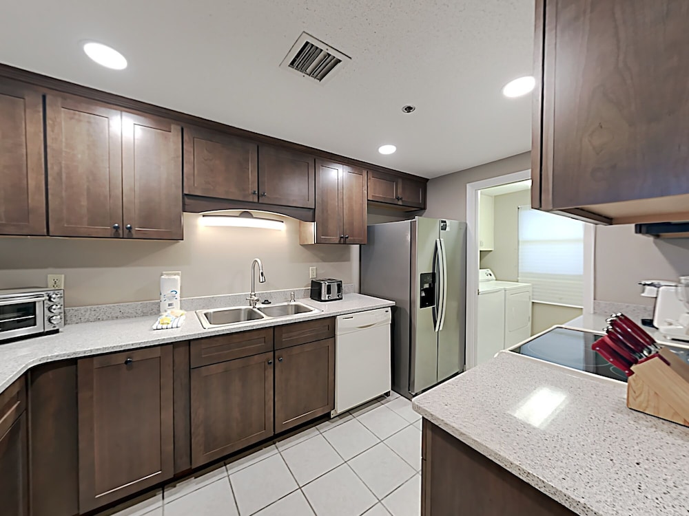 Condo, 2 Bedrooms, Balcony, Ocean View (#203 - No Pets) photo 3