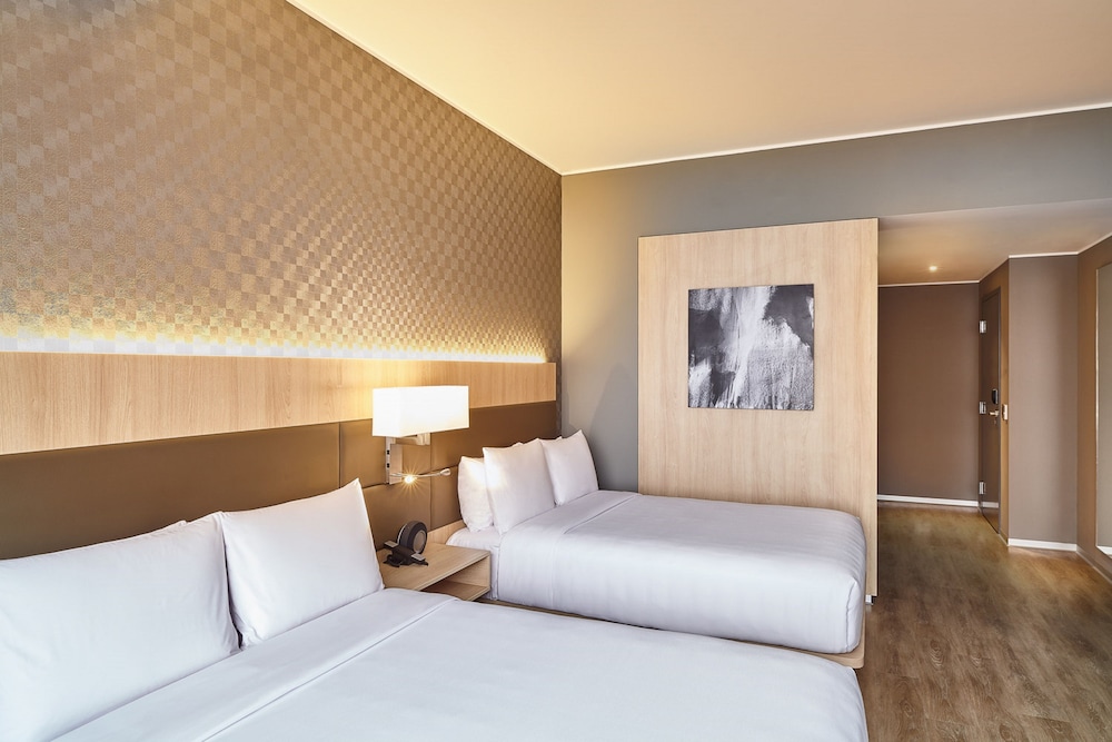 Room, 2 Double Beds - Photo 2