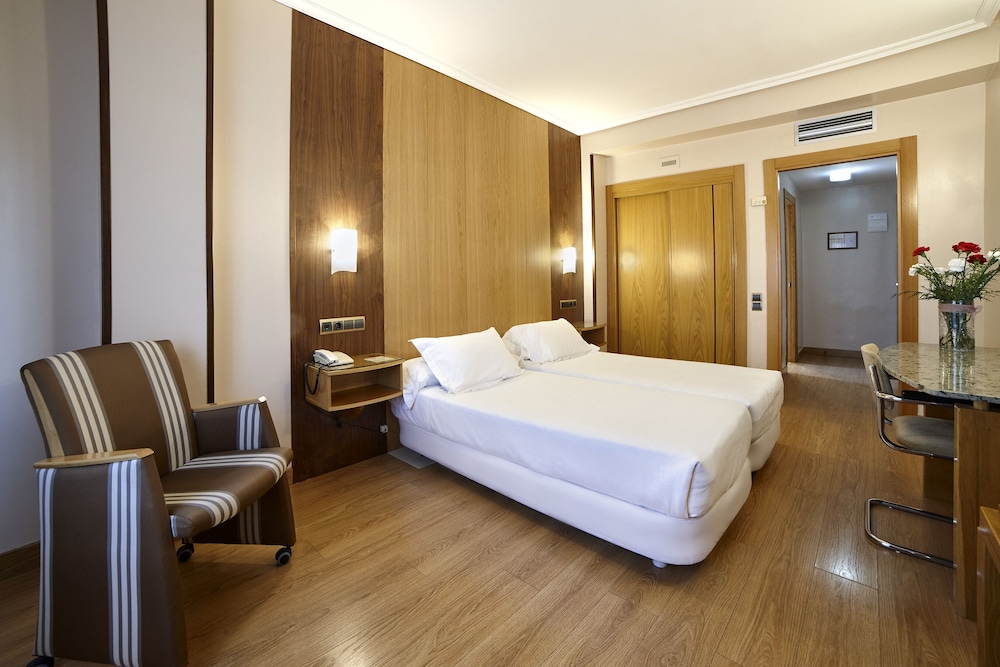 Double or Twin Room - Photo 4