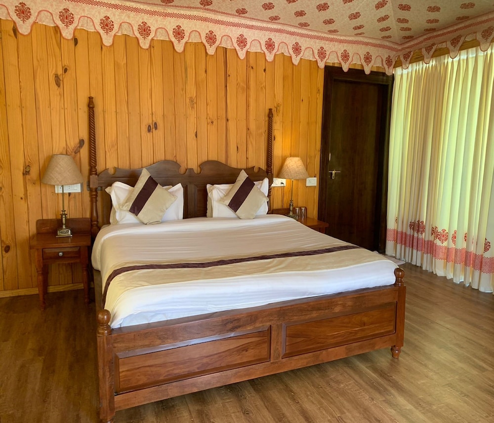 Wooden Suite With Mountain View photo 1