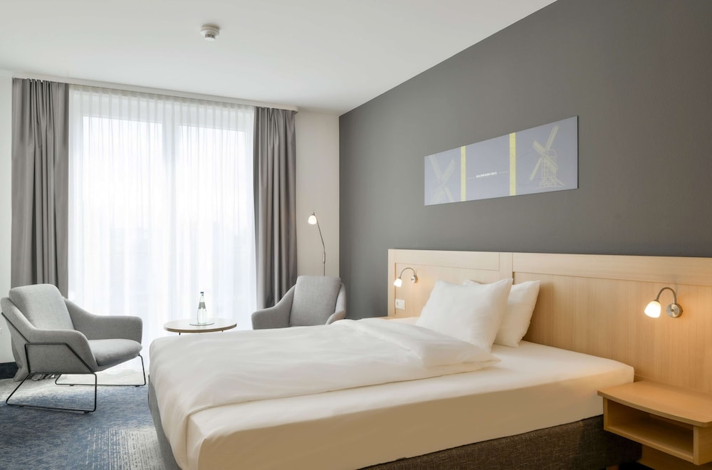 Standard Room, 1 Queen Bed - Photo 1
