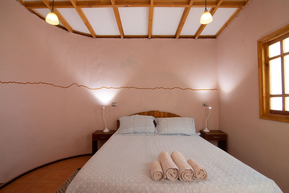 Superior Double Room, 1 King Bed, Private Bathroom, Poolside photo 1