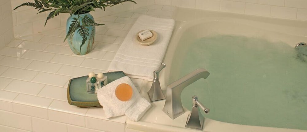 Room, Jetted Tub, Lake View (Kokomo) photo 3