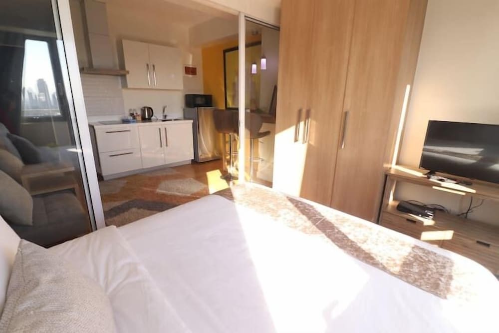 1 Bedroom Condo photo 2