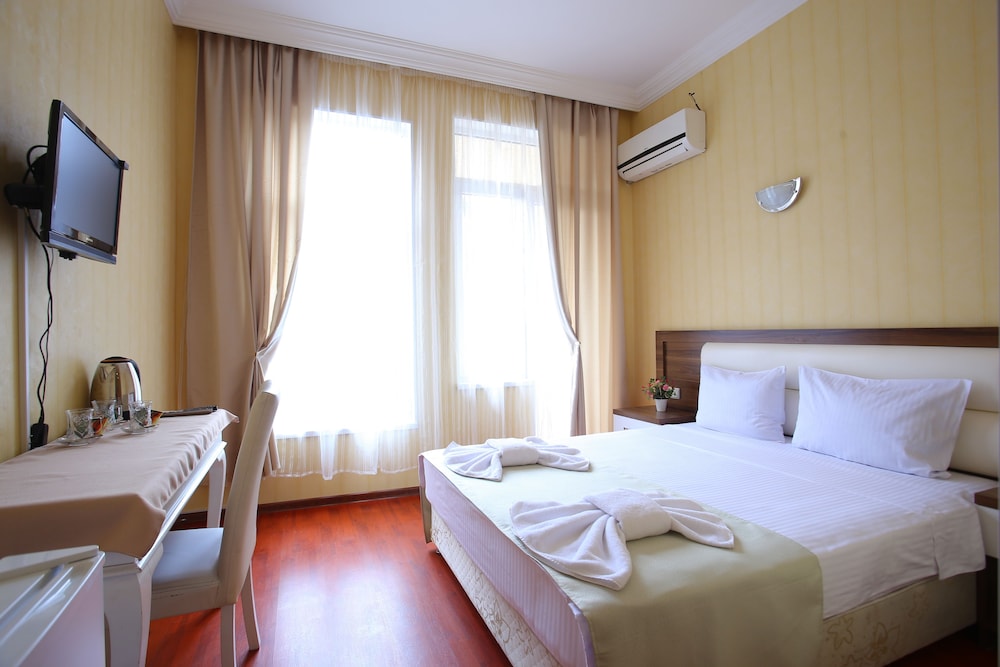 Deluxe Triple Room, Courtyard View