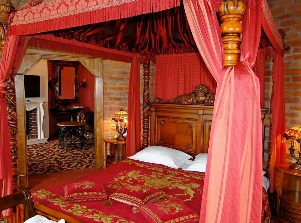 Honeymoon Suite photo 3