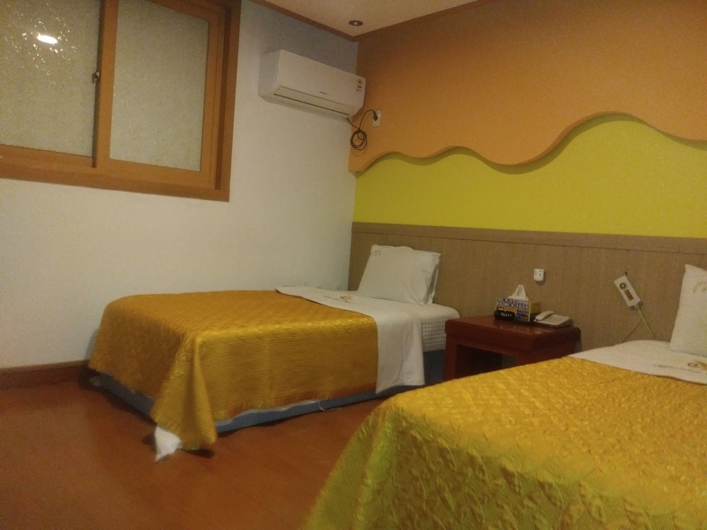 Deluxe Twin Room photo 3