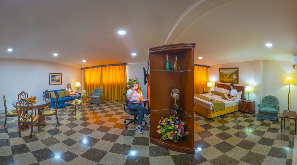 Deluxe Suite, City View photo 2
