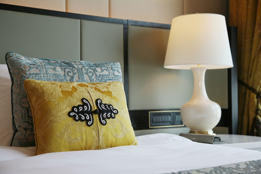 Premier Room, 1 King Bed, City View (Premier) photo 3