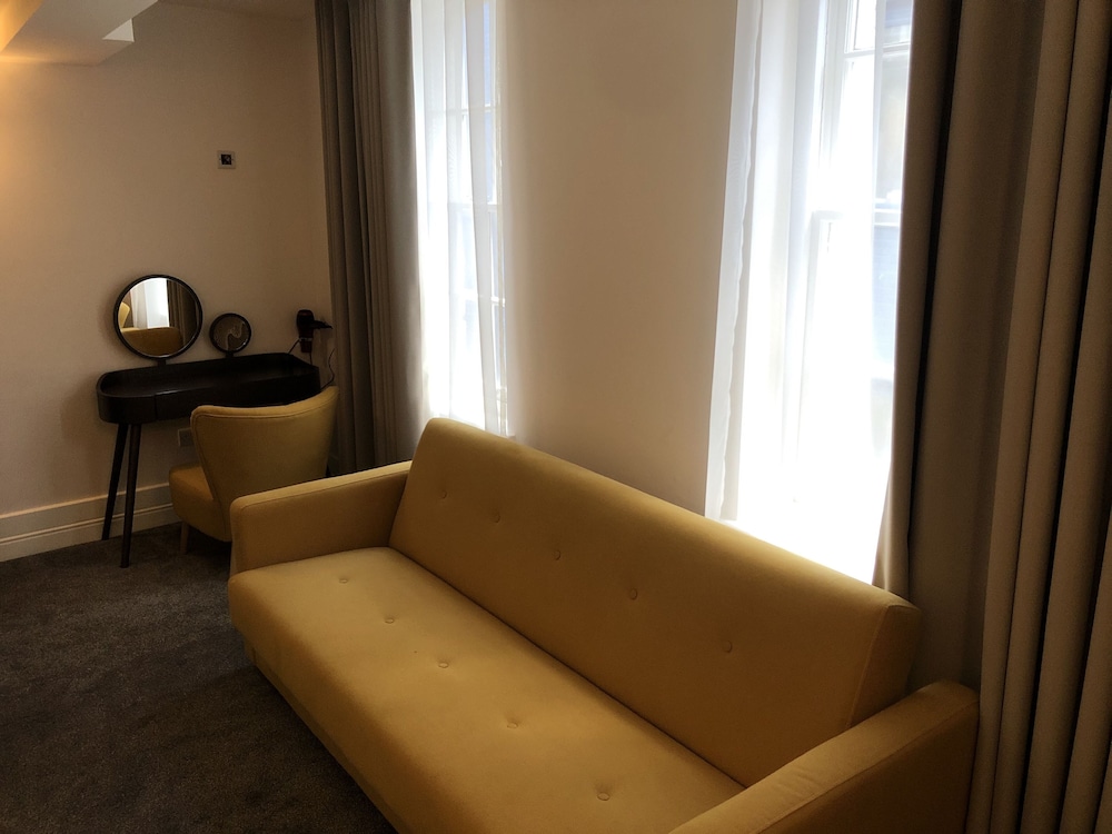Family Apartment, Ensuite (Street View) photo 2