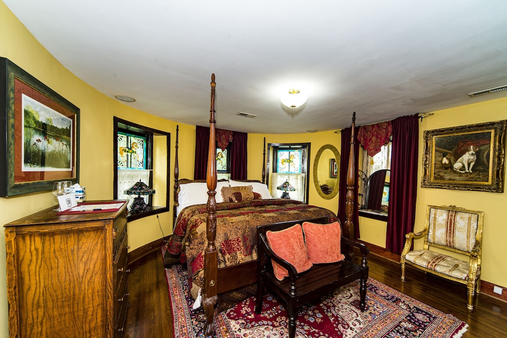 Luxury Suite, 1 King Bed, Hot Tub, Garden View photo 1