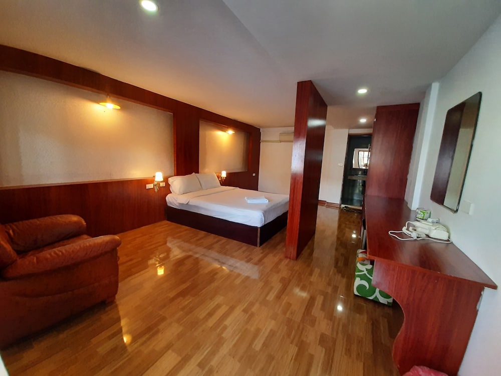 Deluxe Room - Photo 2