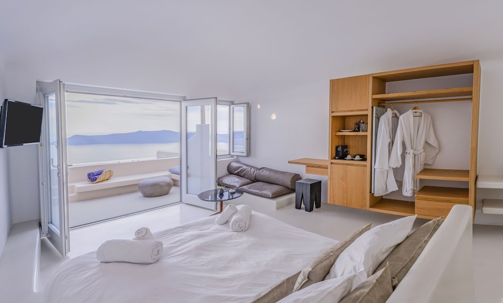 Executive Honeymoon Suite, Hot Tub, Caldera & Sea View
