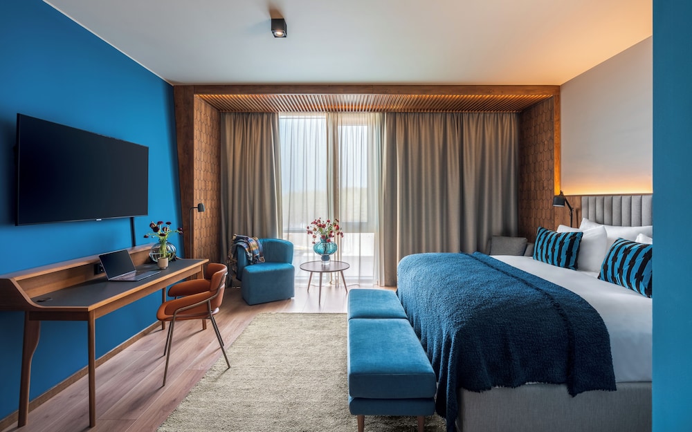 Superior Suite (Corner) - Photo 3