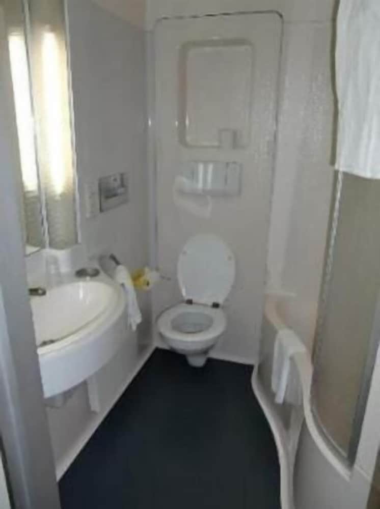 Twin Room, Private Bathroom, Garden View photo 2