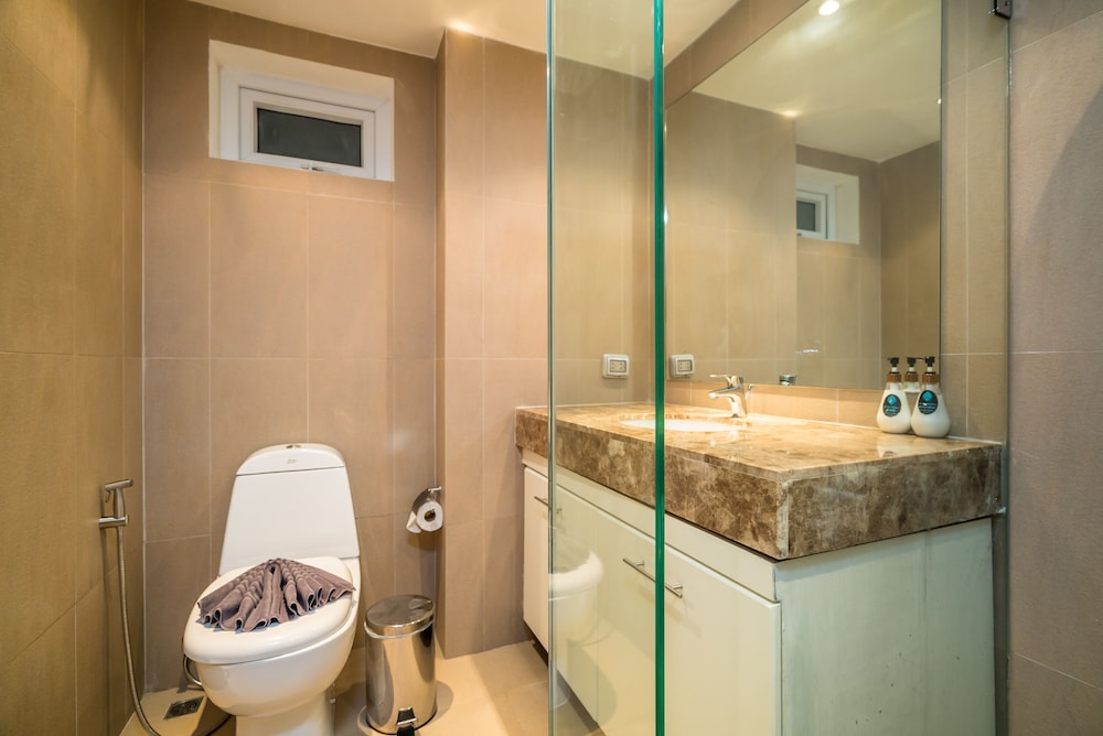 1 Bedroom Condo photo 3