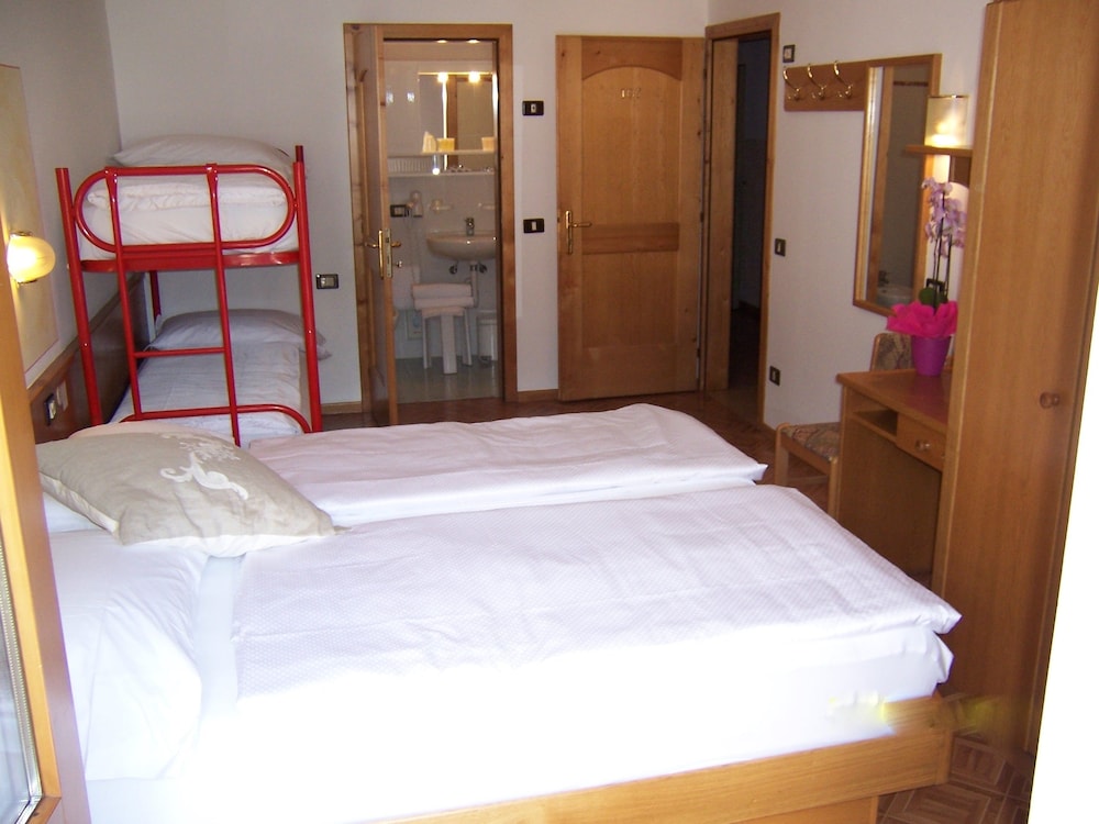 Standard Quadruple Room, Mountain View