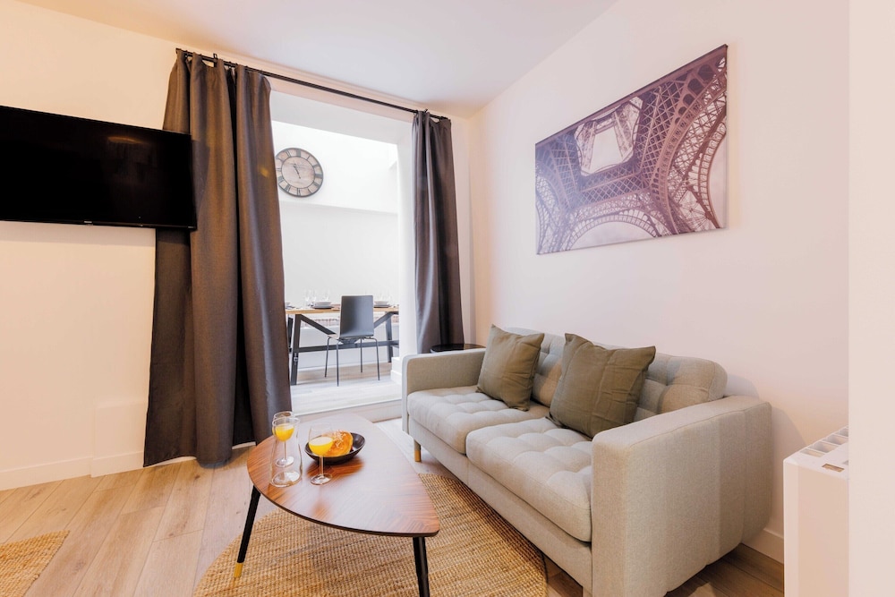 Apartment photo 2
