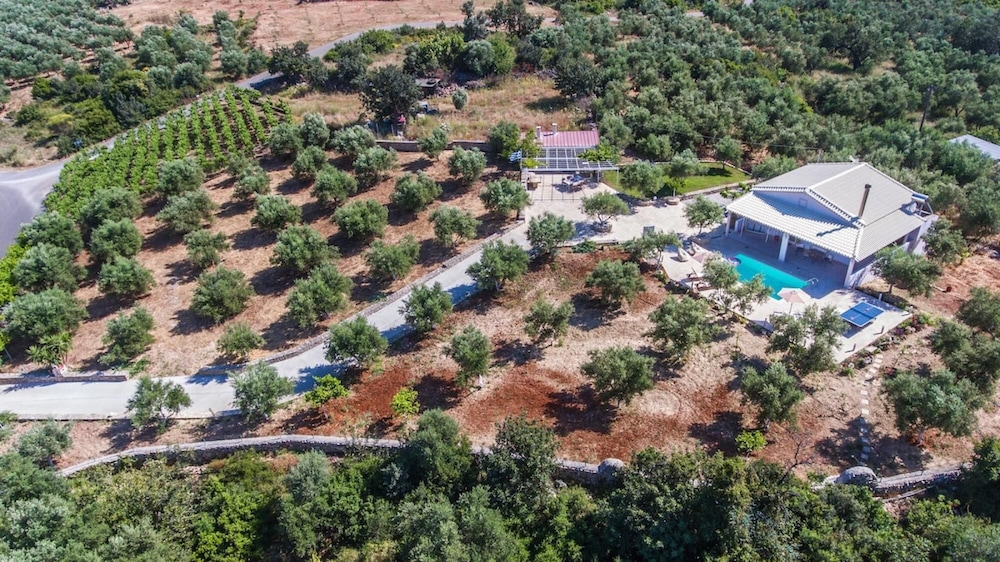 Villa photo 3