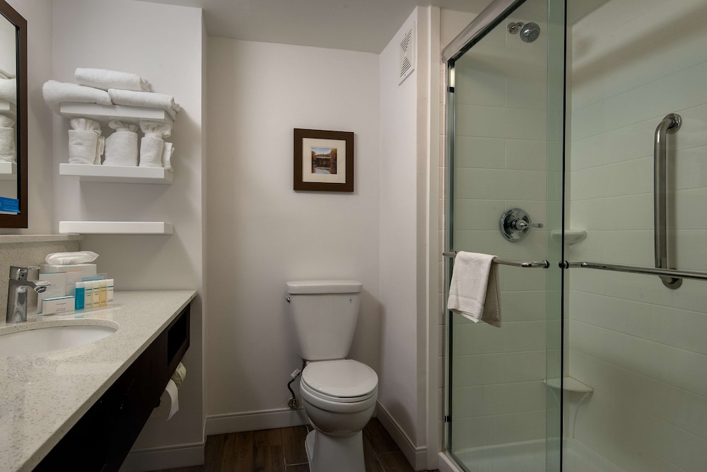 Room, 2 Queen Beds, Non Smoking, Refrigerator & Microwave (Roll-in Shower) - Photo 9